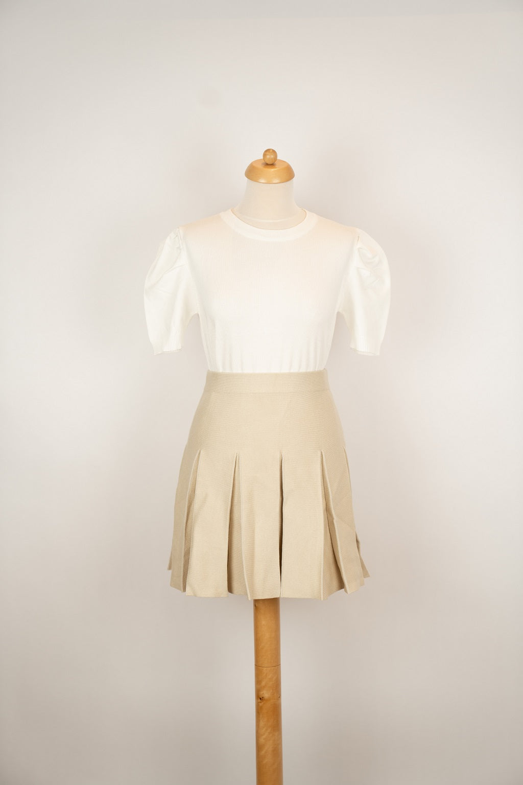 Zandkleur gebreid plooirokje