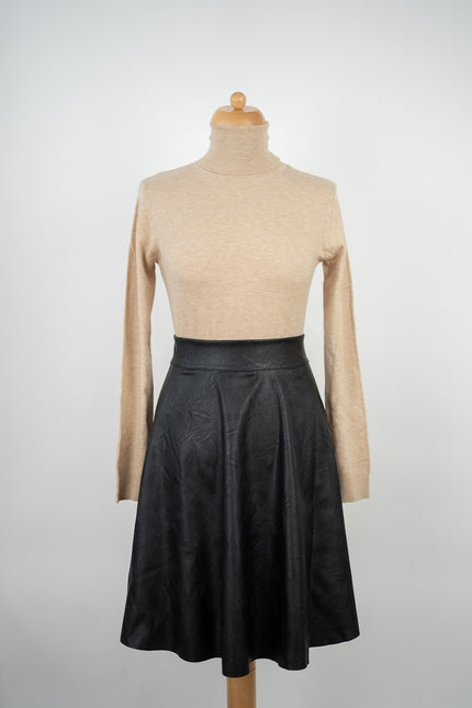 Zwarte klokkende lederlook rok