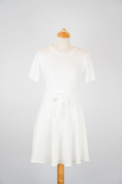 Offwhite rokje met strikceintuurtje