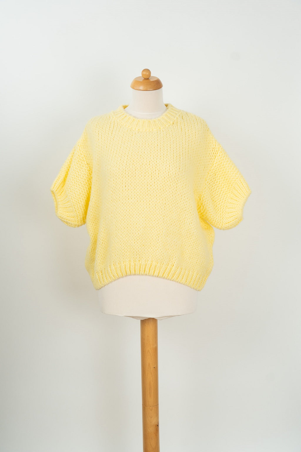 Geel oversized truitje