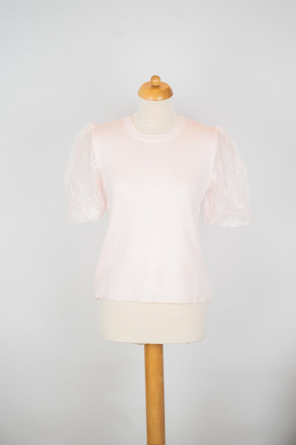Roze truitje met kanten mouwtje