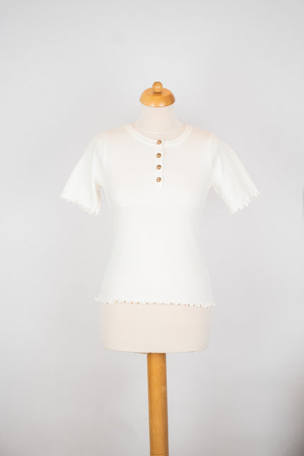 Offwhite truitje met knoopjes