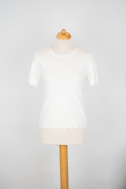 Offwhite truitje met schulpdetails