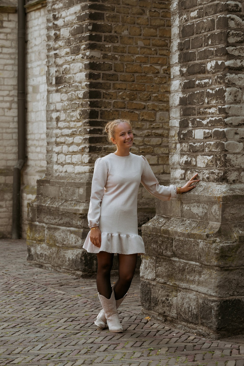 Beige bouclé jurkje