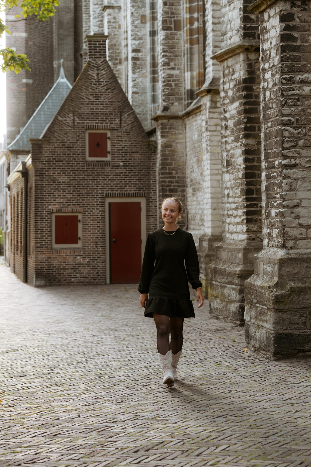 Zwart bouclé jurkje