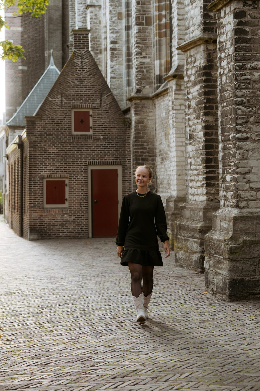 Zwart bouclé jurkje