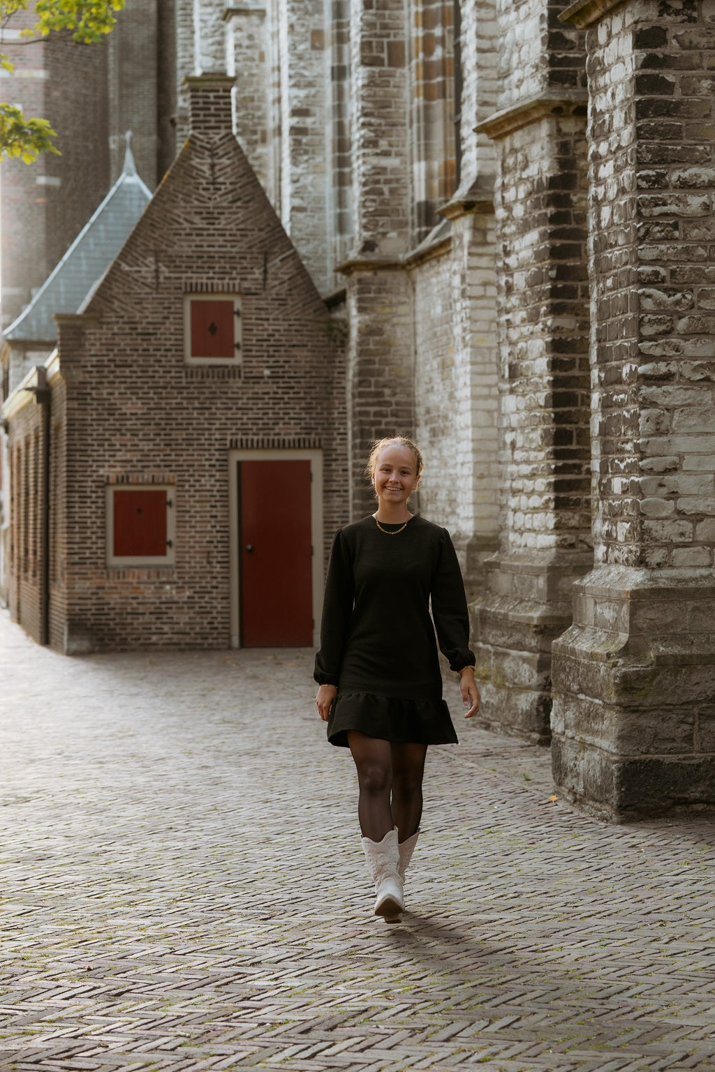 Zwart bouclé jurkje