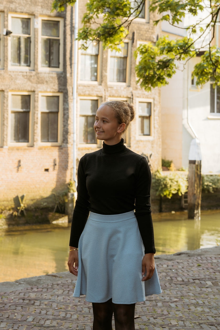 Lichtblauw klokkend bouclé rokje