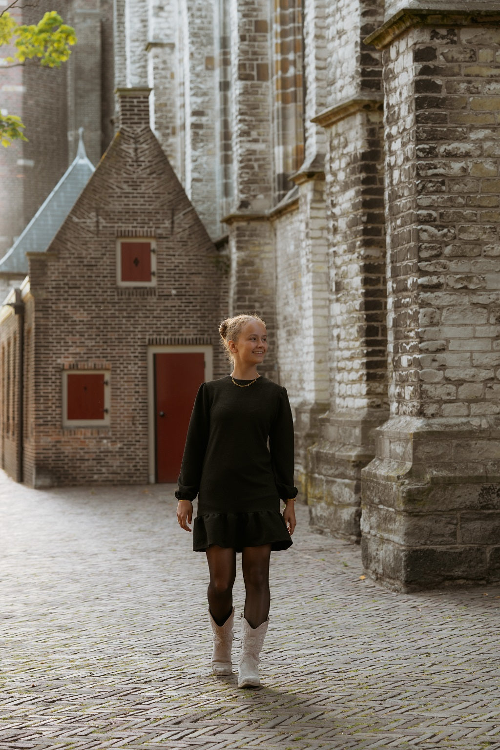 Zwart bouclé jurkje