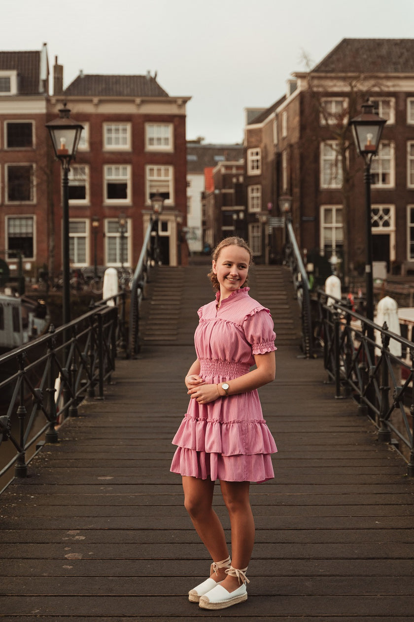 Fuchsia jurkje met gesmokt boord, korte mouw