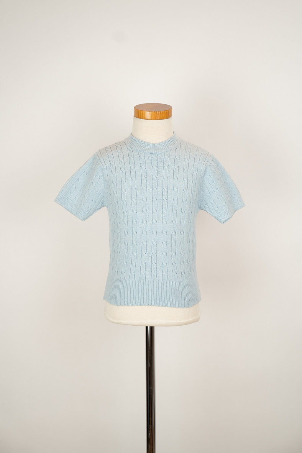 Lichtblauw kabeltruitje