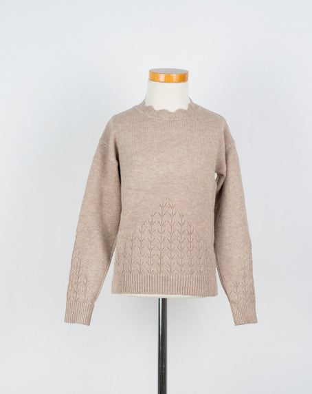 Taupe truitje met schulpdetails