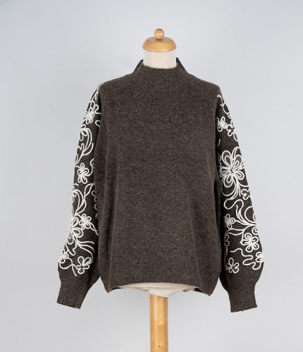 Bruine trui met leuke mouw