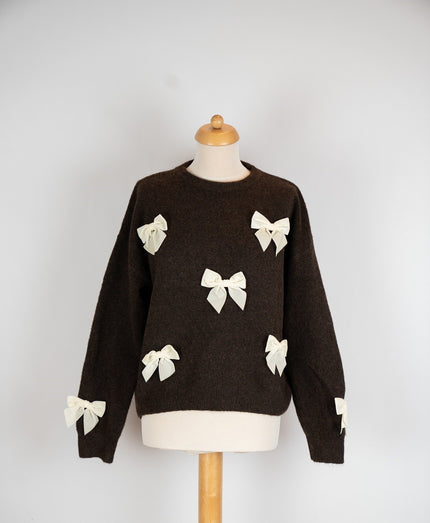 Bruine trui met strikken