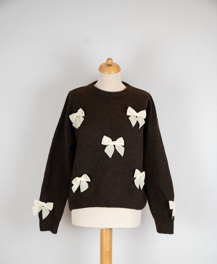 Bruine trui met strikken