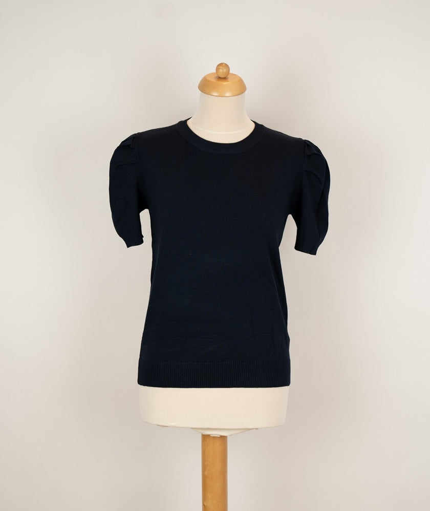 Donkerblauw truitje met pofmouwtje
