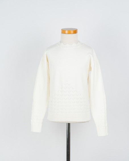 Offwhite truitje met schulpdetails