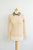 Beige longsleeve met een geruit kraagje