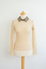 Beige longsleeve met een geruit kraagje