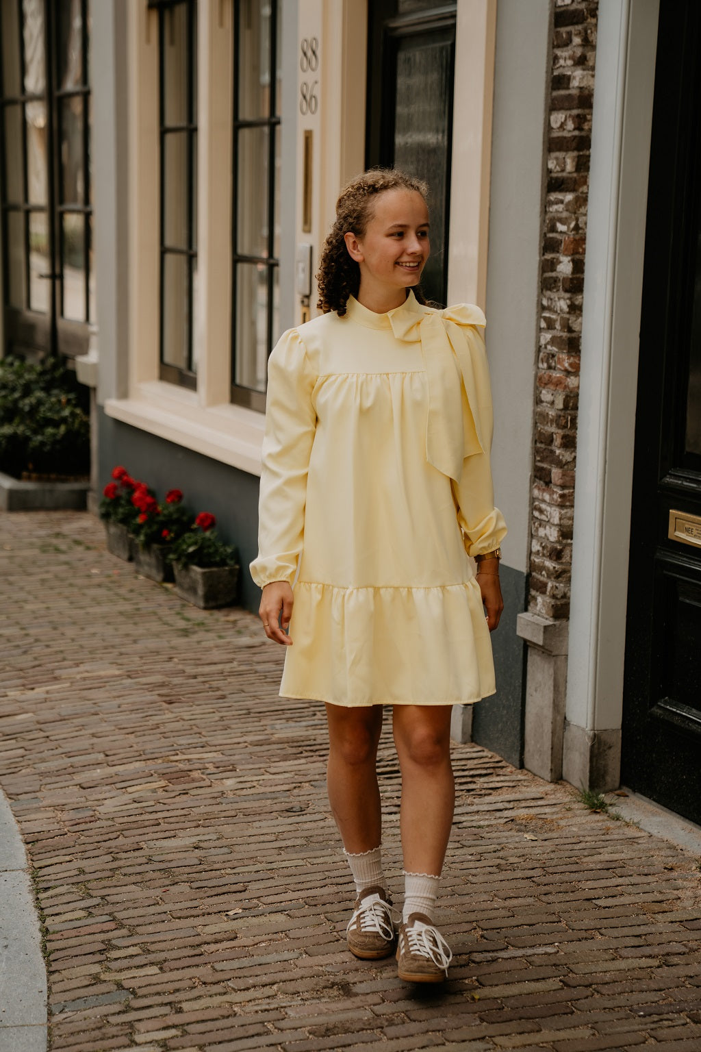Gele jurk met strik, lange mouw