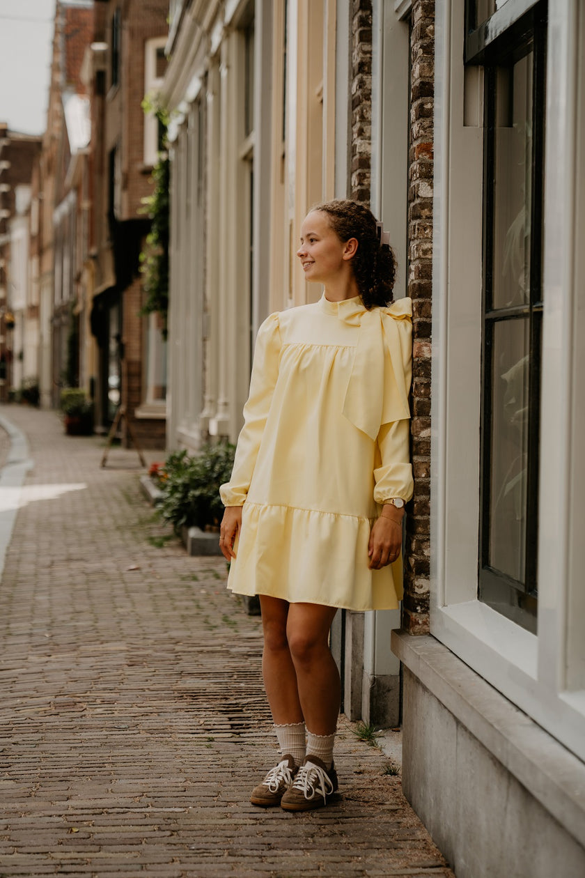 Gele jurk met strik, lange mouw