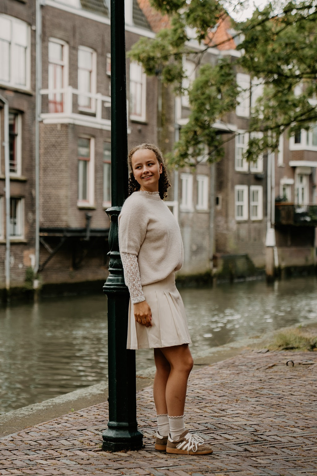 Zandkleur rokje met plooitjes