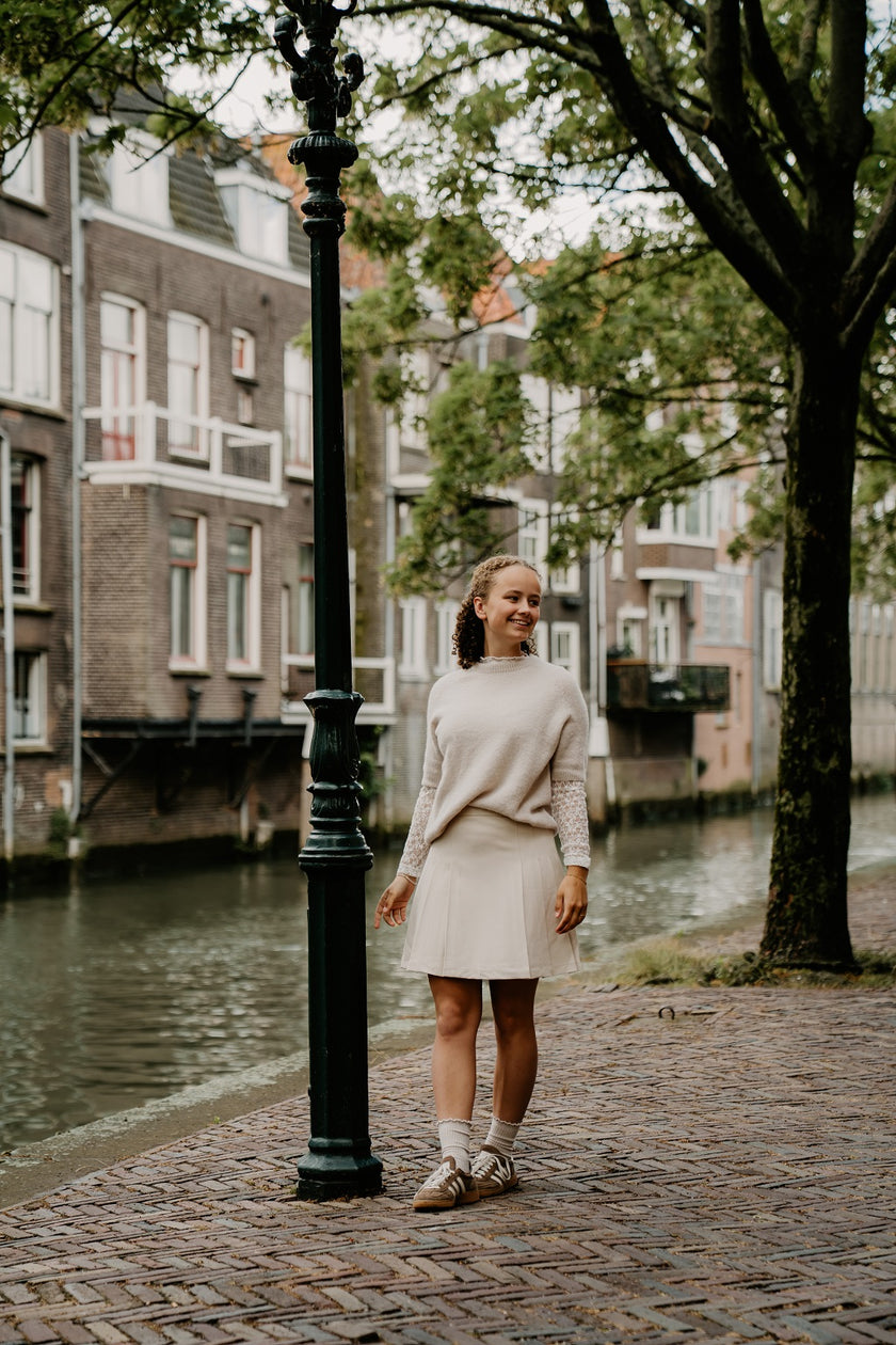 Zandkleur rokje met plooitjes