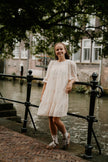 Lichtbeige jurkje  met 3/4 mouw