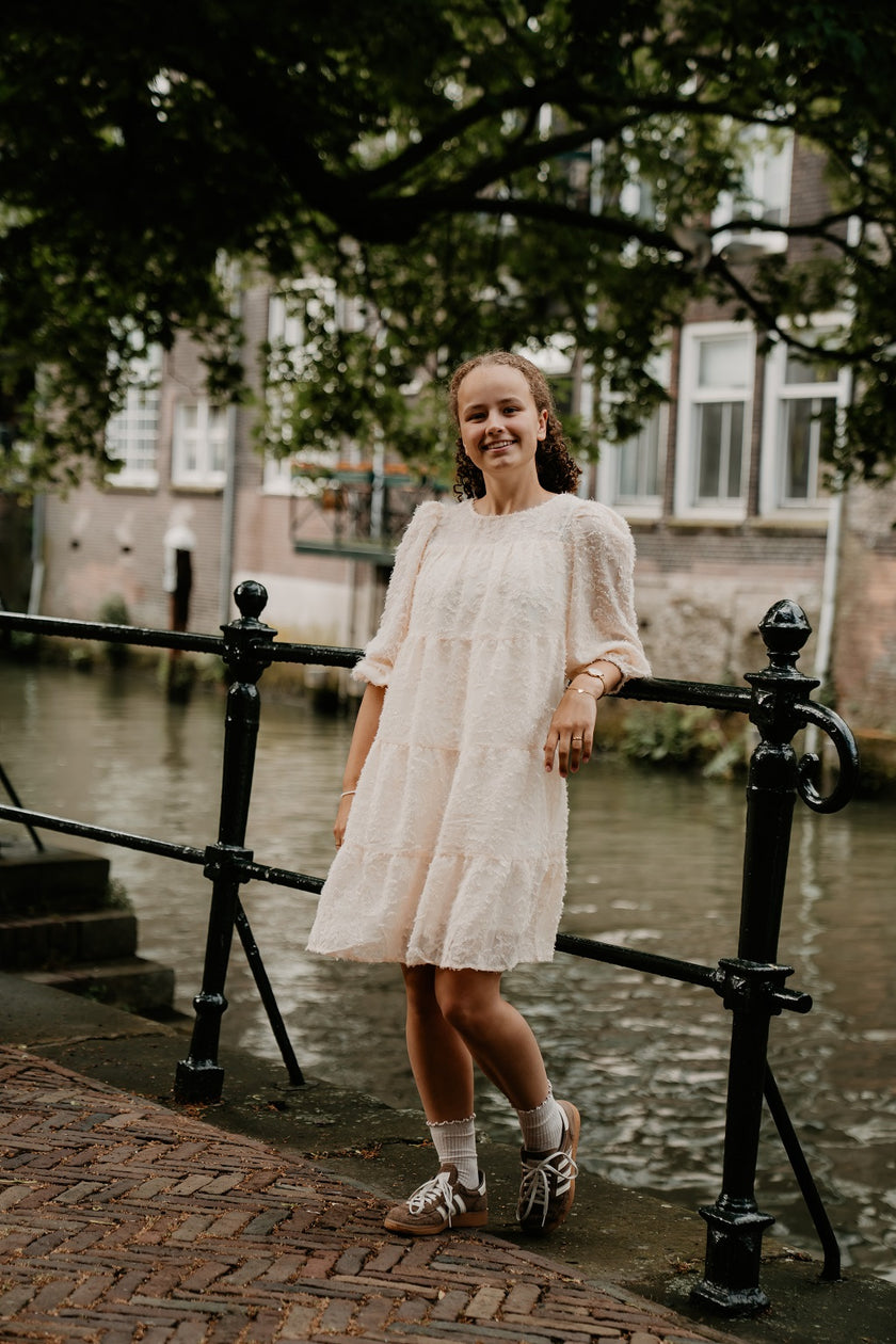 Lichtbeige jurkje  met 3/4 mouw
