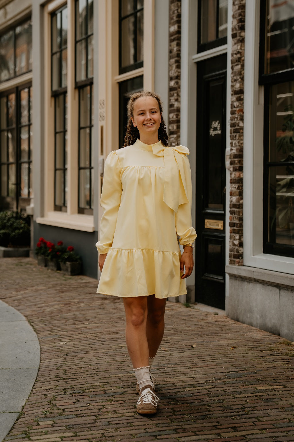 Gele jurk met strik, lange mouw