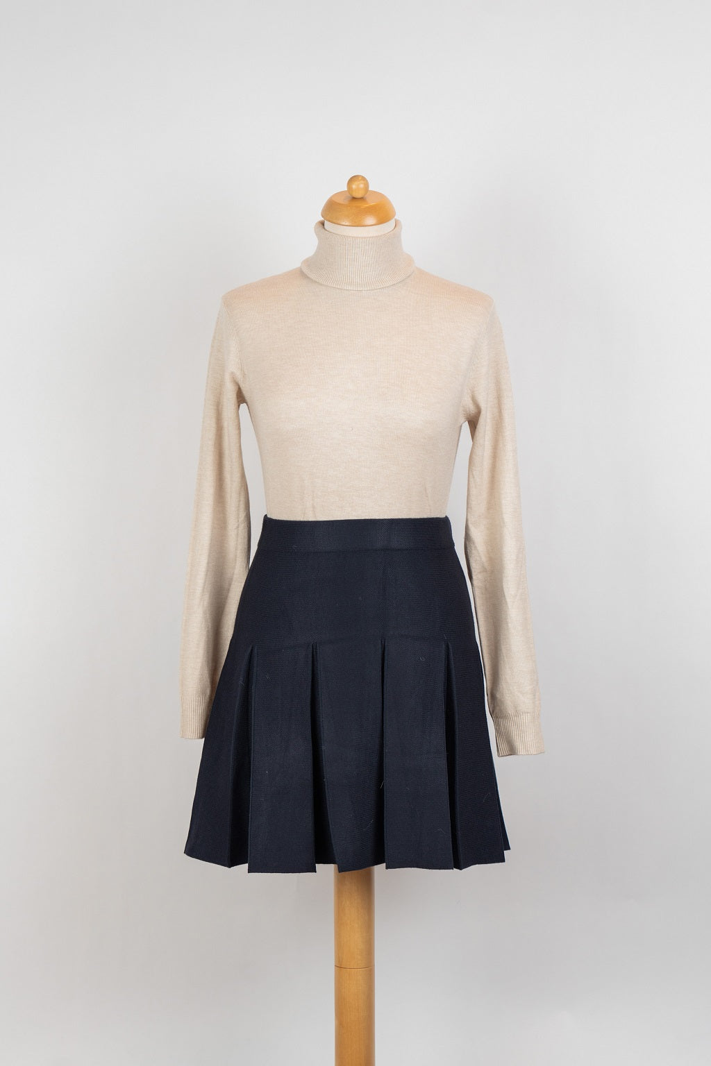 Donkerblauw gebreid plooirokje