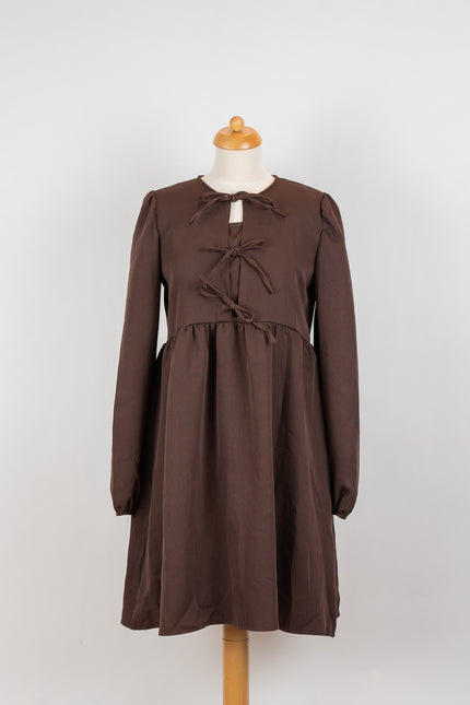 Bruine jurk met strikjes