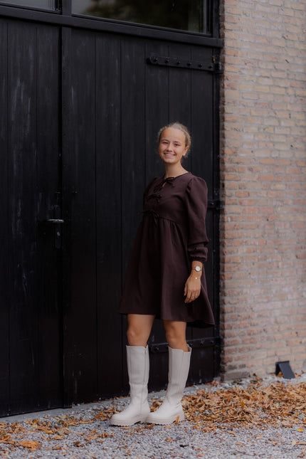 Bruin jurkje met strikjes