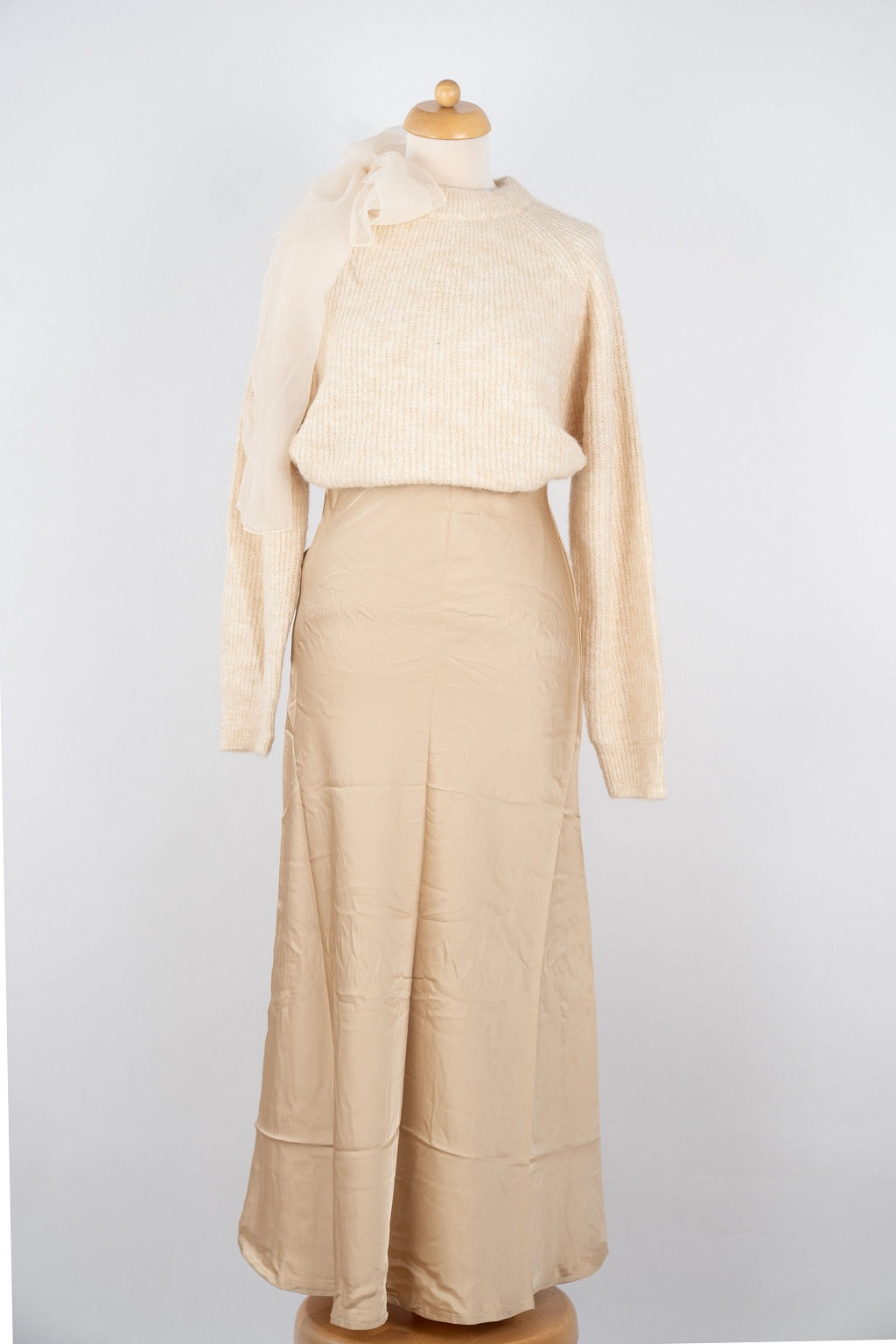 Beige silk-look rok