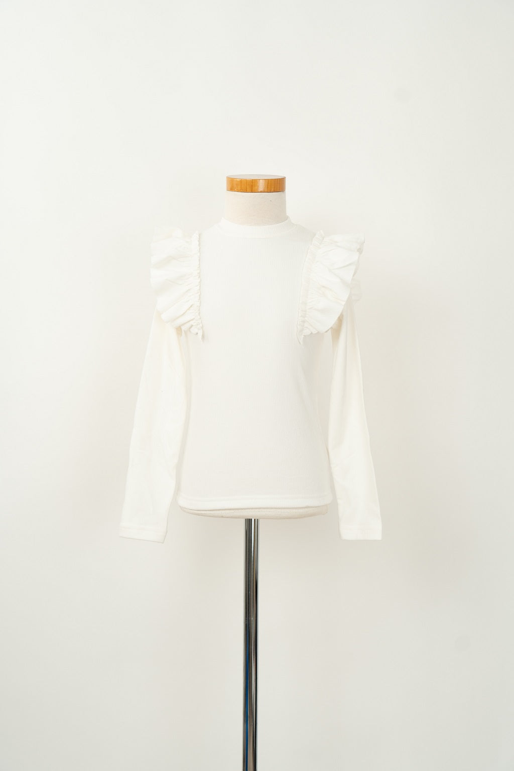 Offwhite shirt met ruffle