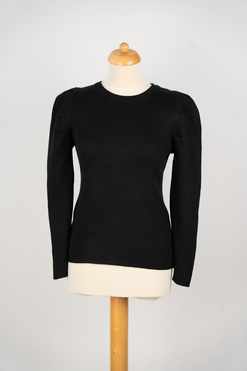 Zwart truitje met pofmouwtje