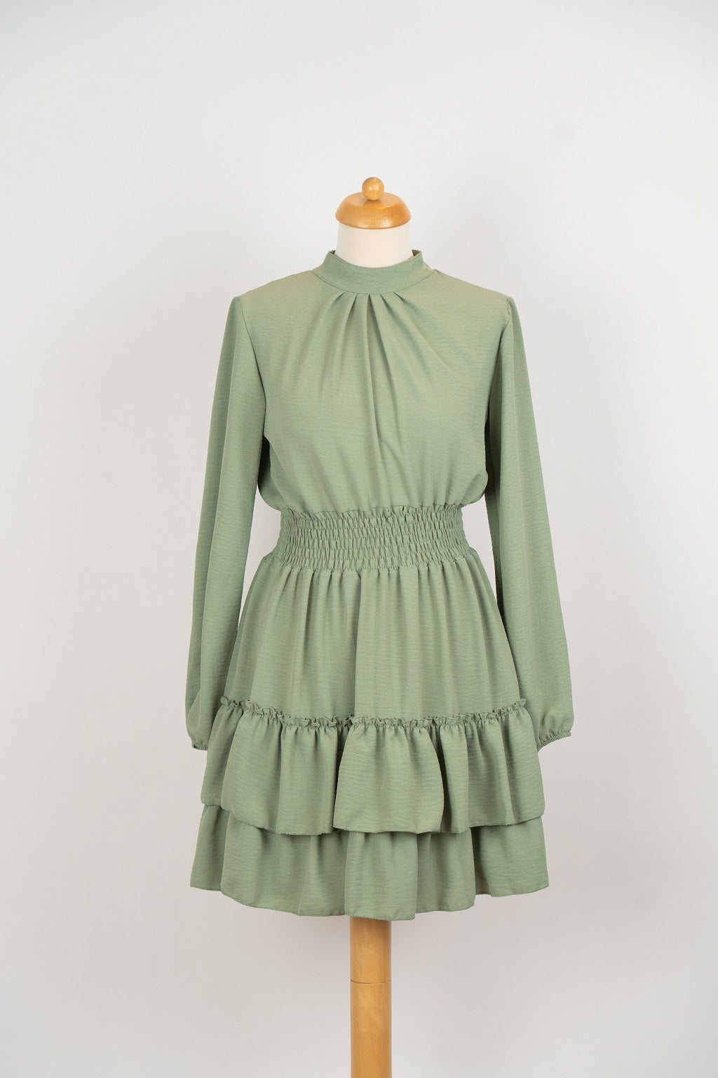 Groene jurk met gesmokt boord