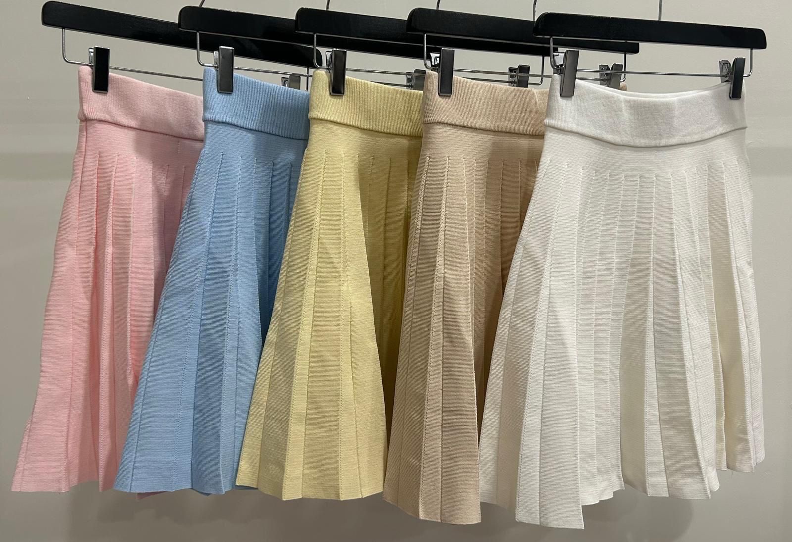 Beige klokkend rokje met plooien