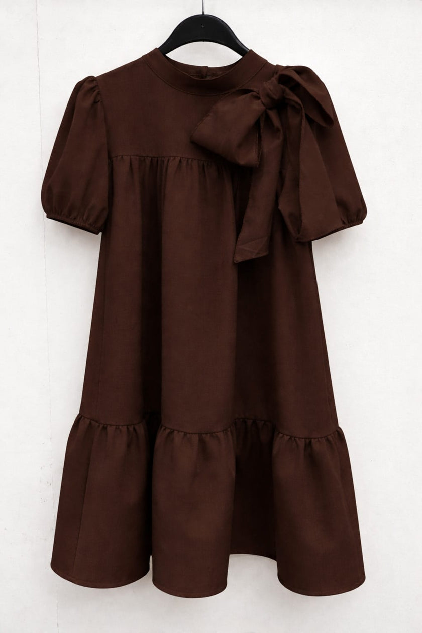 Donkerbruine jurk met strik, korte mouw
