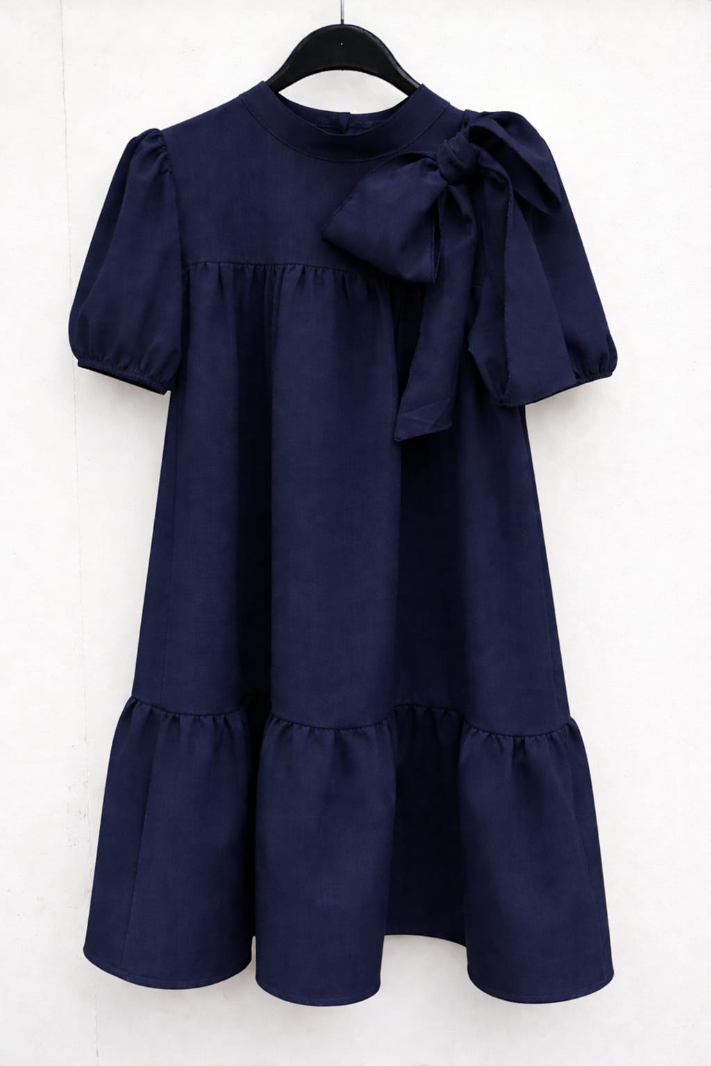 Donkerblauwe jurk met strik, korte mouw