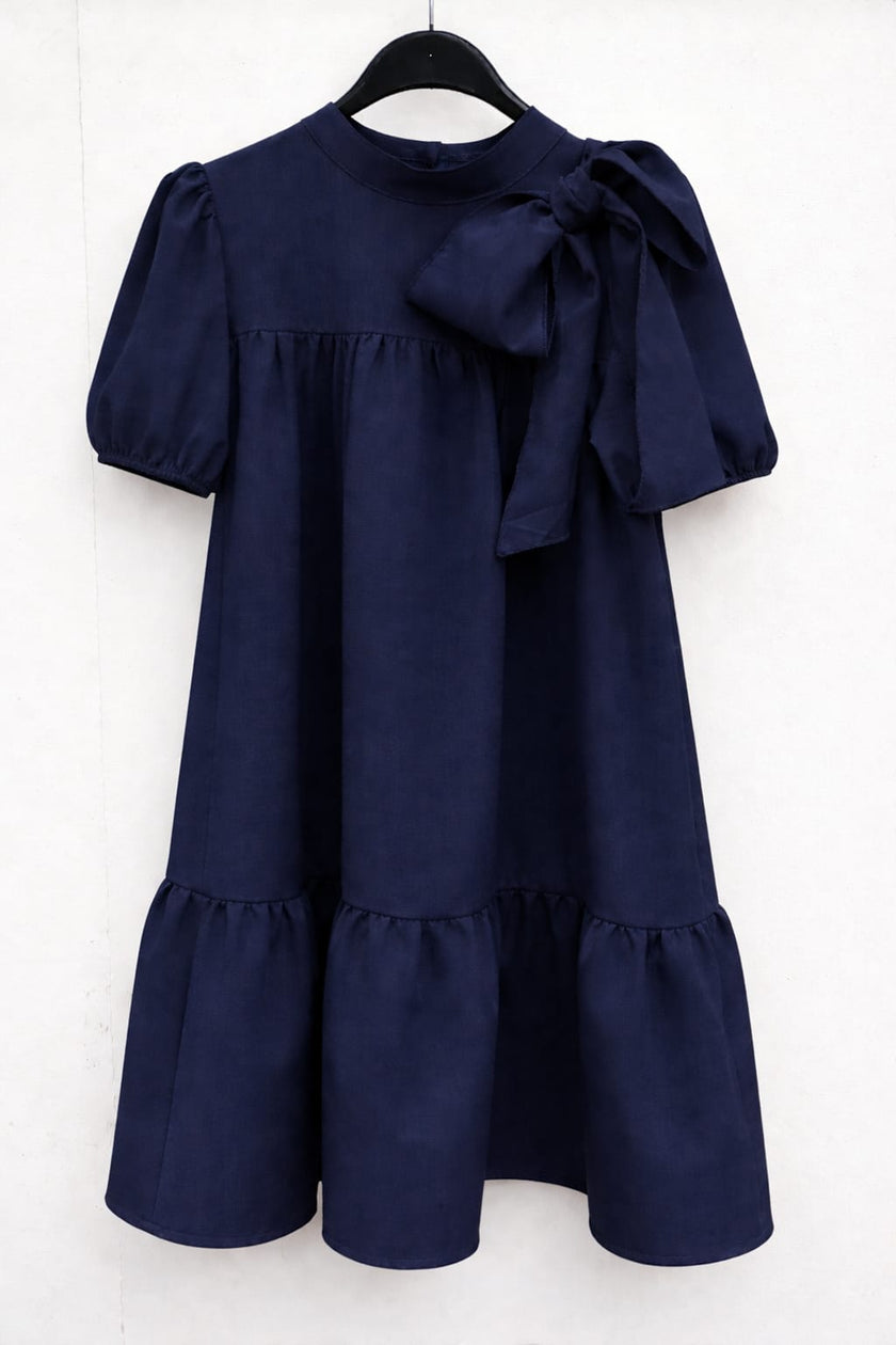 Donkerblauwe jurk met strik, korte mouw