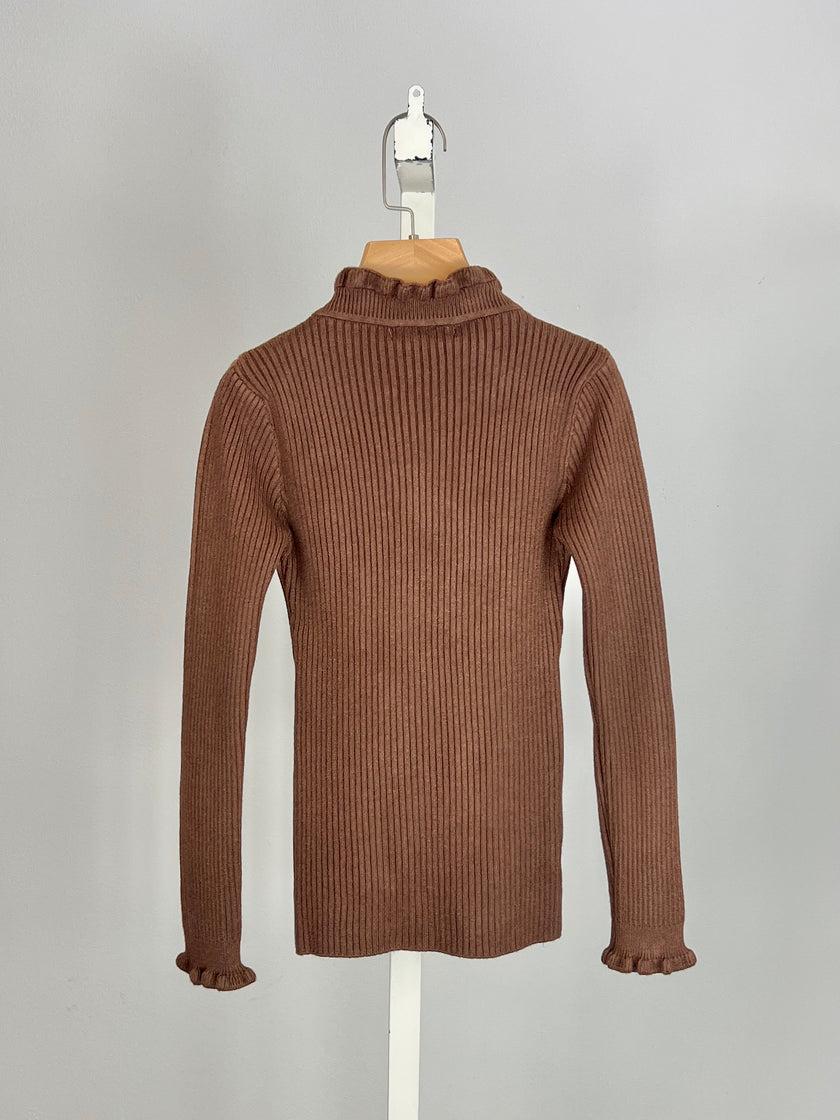 Bruin gebreid truitje