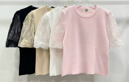 Roze truitje met kanten mouwtje