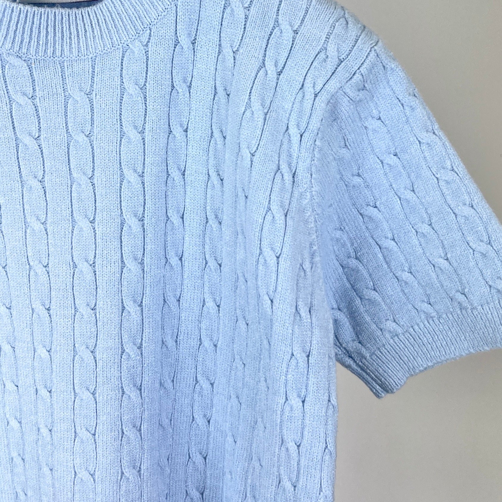 Lichtblauw kabeltruitje