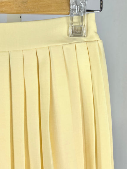 Zachtgeel plooirokje