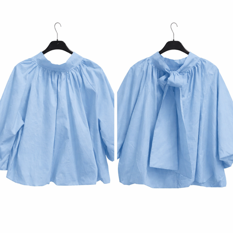 Lichtblauwe blouse/top met strik in de nek