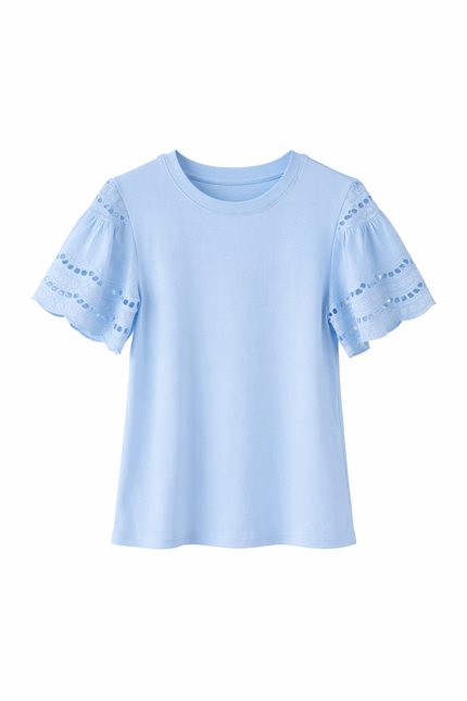 Lichtblauw shirt met broderie mouwtje