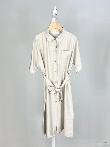 Beige doorknoopjurkje