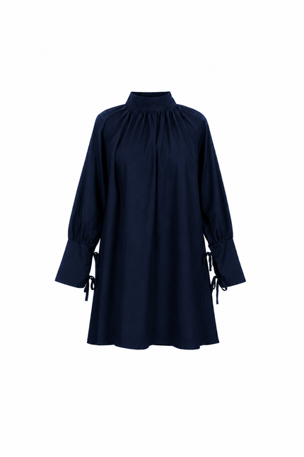 Donkerblauw jurkje met mooie manchetten