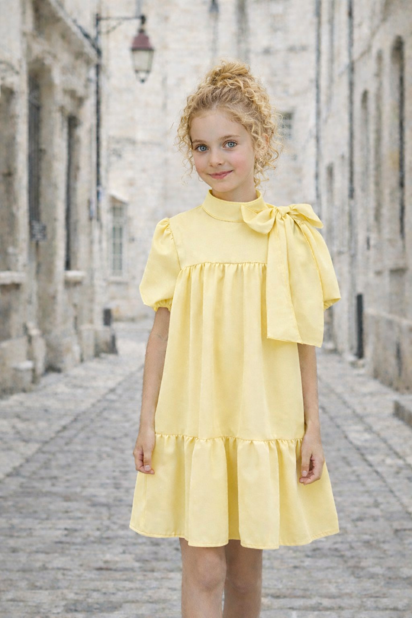 Gele jurk met strik, korte mouw